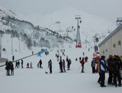 Yollarda çile, Palandöken'de eğlence